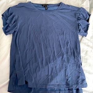 Jessica Simpson: ruffled navy t-shirt